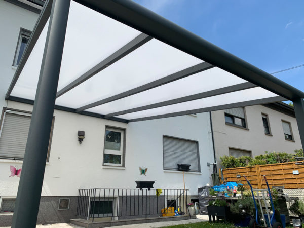 Premium Anthrazit Terrassenüberdachung Alu NOBELline mit Stegplatten 16mm opal/weiß - Bild 4